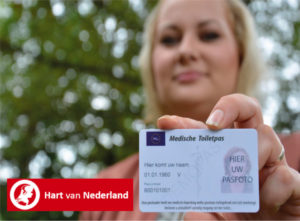 Mevrouw houdt een niet-geregistreerd pasje in haar handen en logo van Hart van Nederland in beeld.